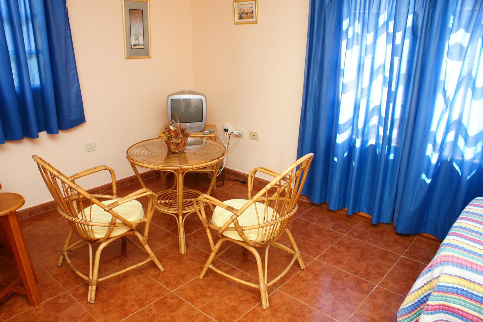 Apartamentos Nelly Valle Gran Rey Oda fotoğraf